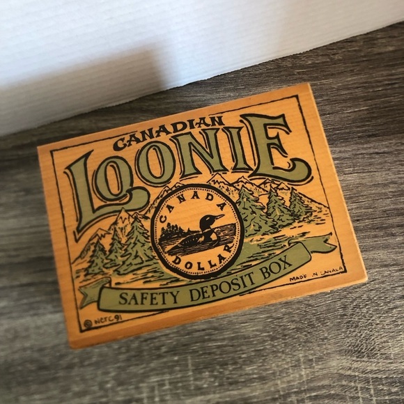 Vtg Wooden Canadian Loonie Coin Bank - Picture 8 of 14